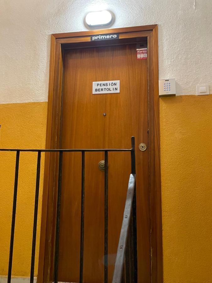 Pension Bertolin バルセロナ エクステリア 写真